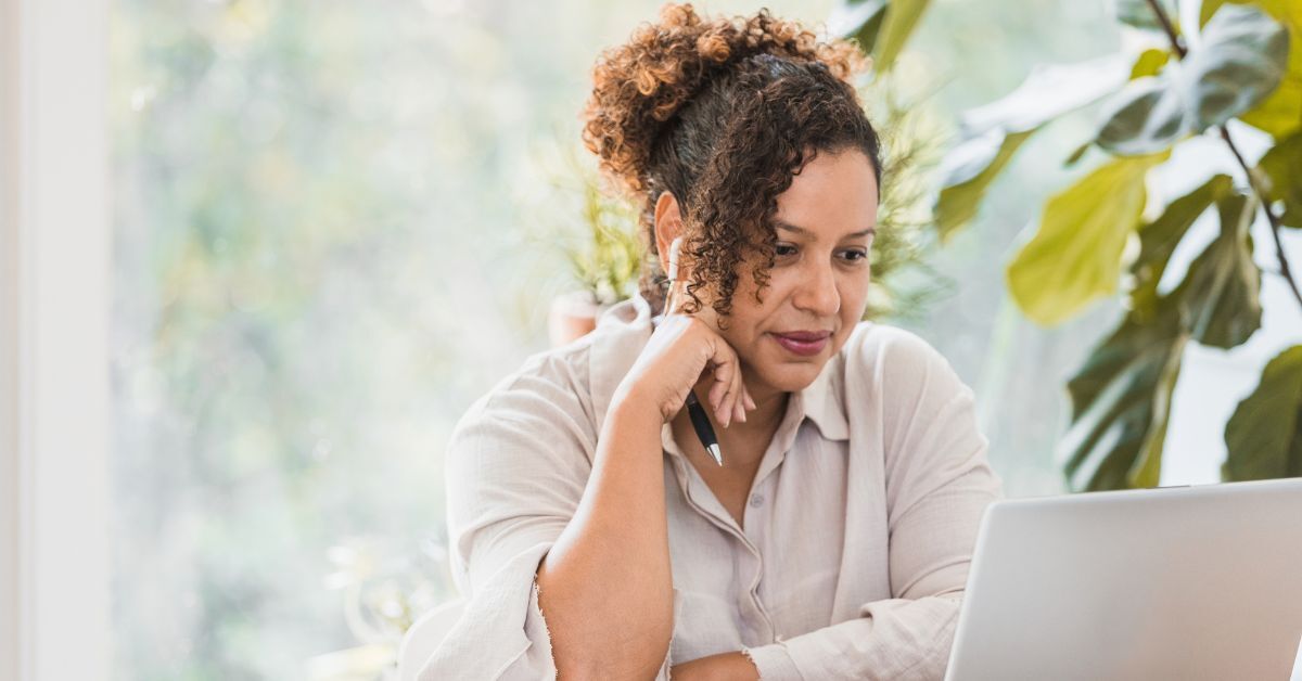 Turn your static employee handbook into a smart HR chatbot in minutes using Ayfie technology